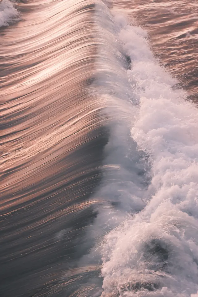 Los Angeles: Rolling Pacific swell