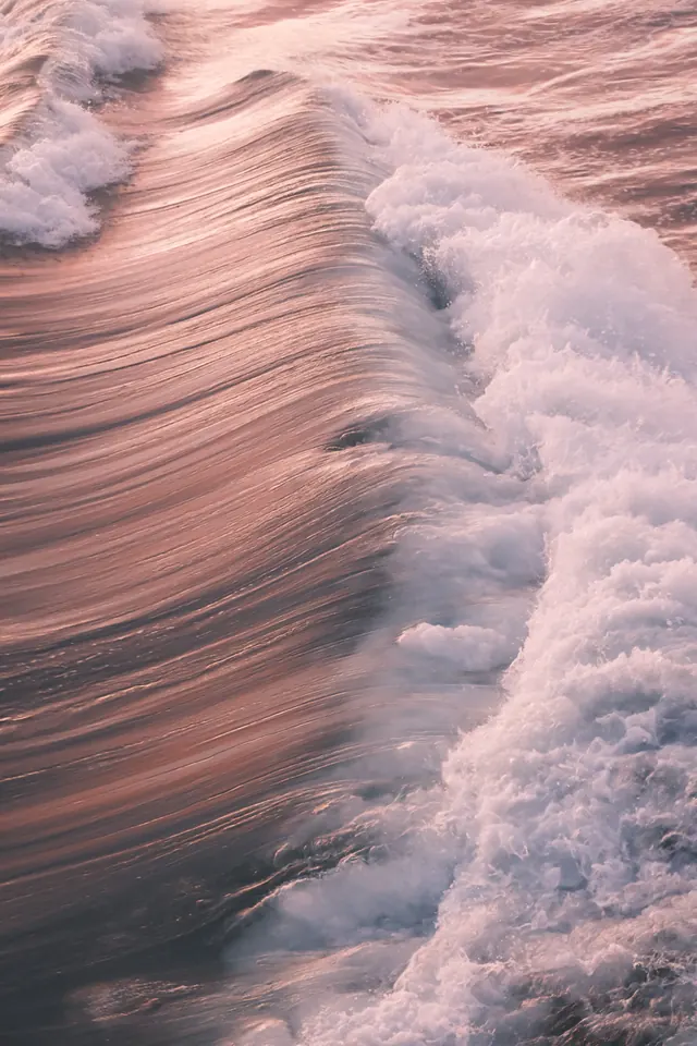 Los Angeles: Waves in motion