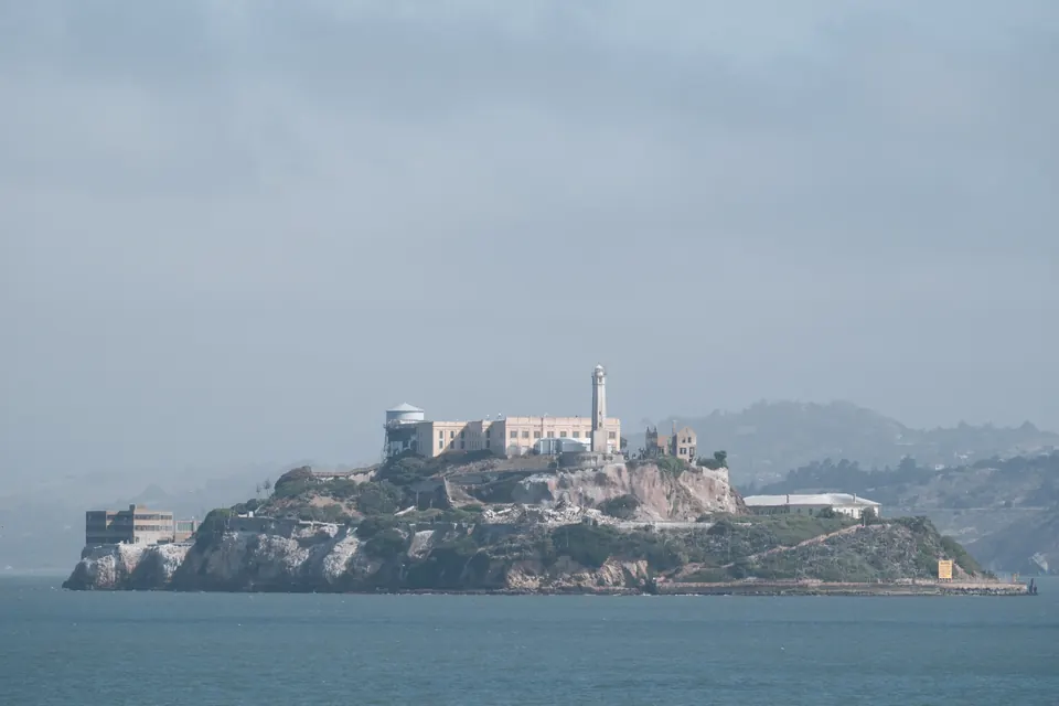 San Francisco: Alcatraz in the fog